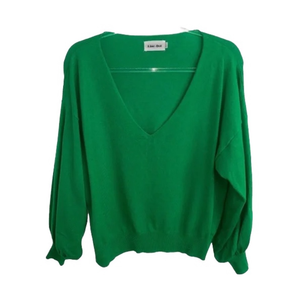 Line and Dot Green V neck Size Medium